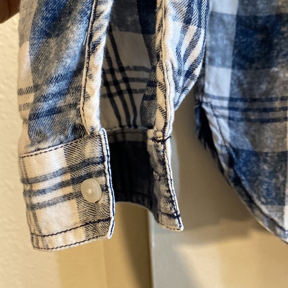 Plaid versatile button up! Brand - id:23 - Picture 2 of 6